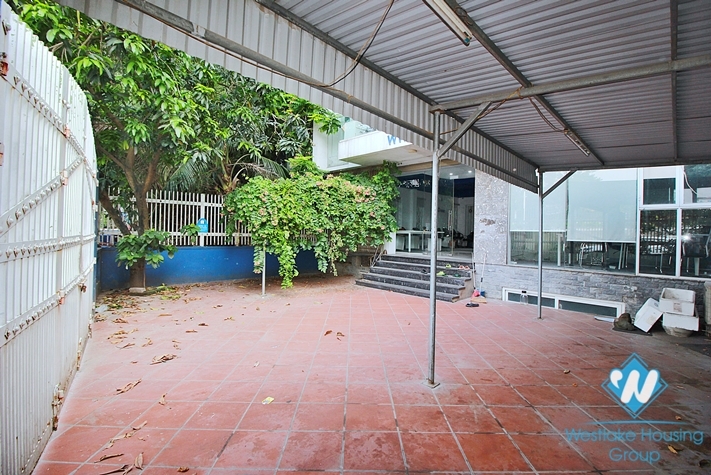 An office or coffee house with big yard for rent in Tay Ho, Ha Noi